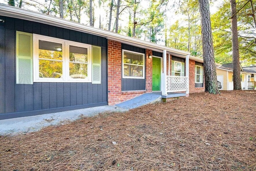 Primary Photo - 185 Oak Dr SW