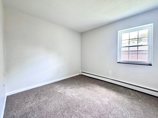 Building Photo - 128 North St