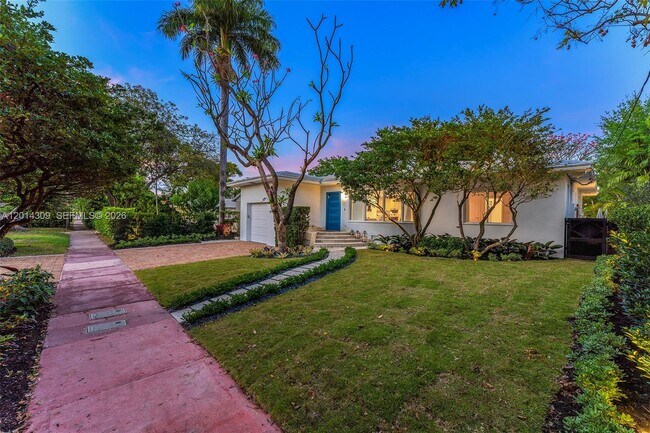 Building Photo - 6145 La Gorce Dr