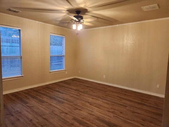 Building Photo - 1416 Cowtown Dr