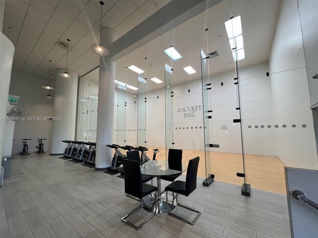 Building Photo - 16500 Collins Ave