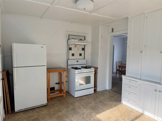 Building Photo - 14 Dennison Ave