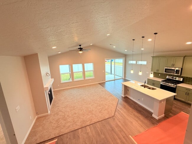 Building Photo - Elegant Nampa Home