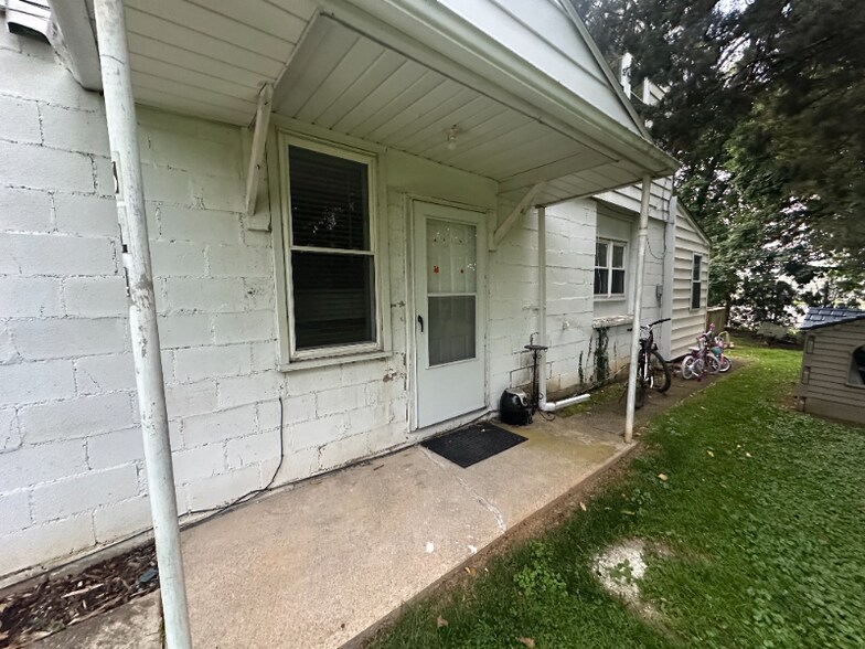 Building Photo - 516 Oakwood St