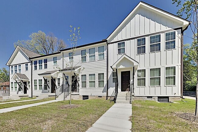 Building Photo - Newer Construction Townhome in Madison