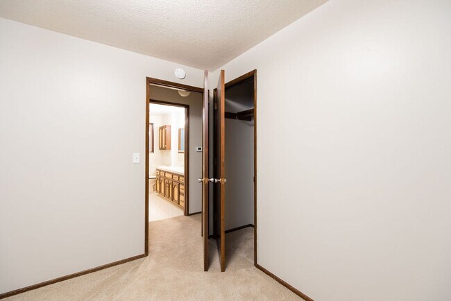 Building Photo - Immaculately maintained 3-bdr/1.5-bath ran...