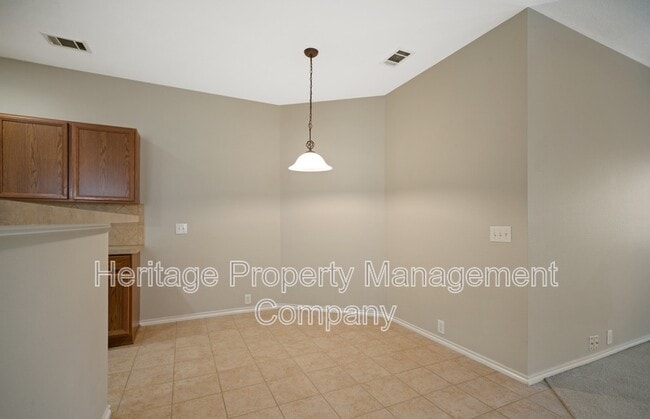 Building Photo - 5125 Knollwood