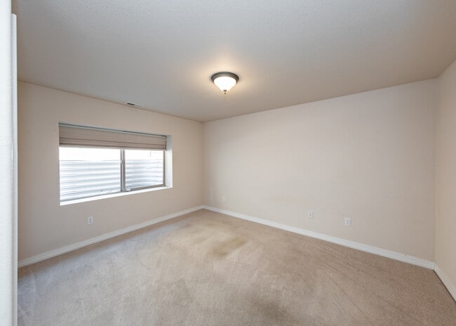 Building Photo - 5607 University Village View