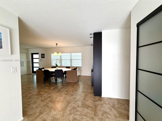 Building Photo - 5704 SW 116th Ave