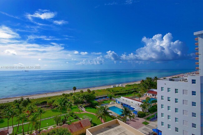 Building Photo - 2555 Collins Ave