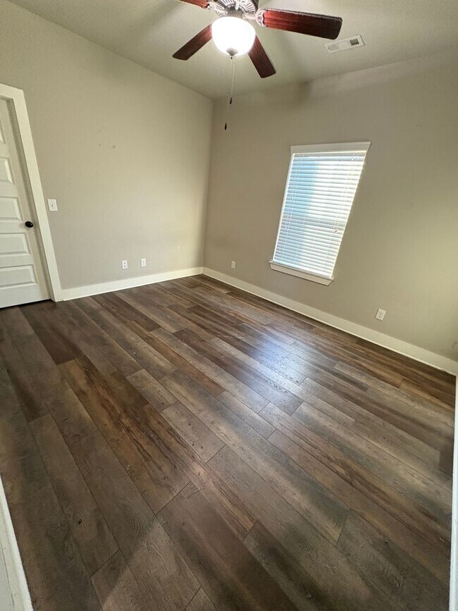 Building Photo - BEAUTIFUL HOME IN GREAT LOCATION!