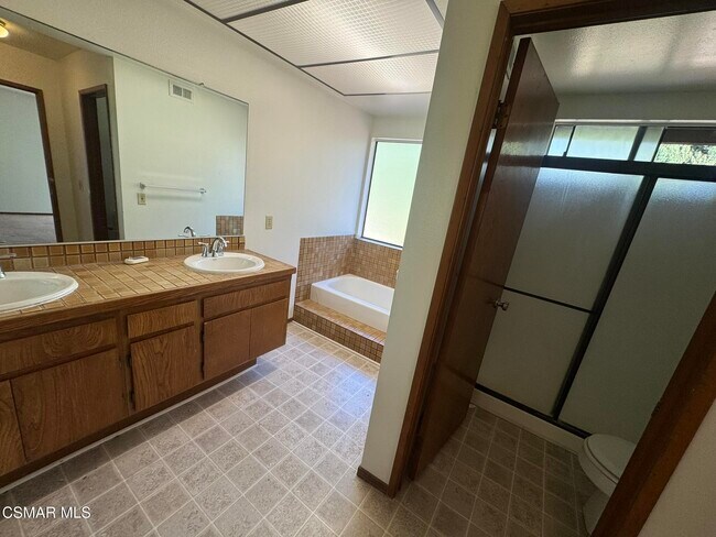 Building Photo - 2930 Reservoir Dr