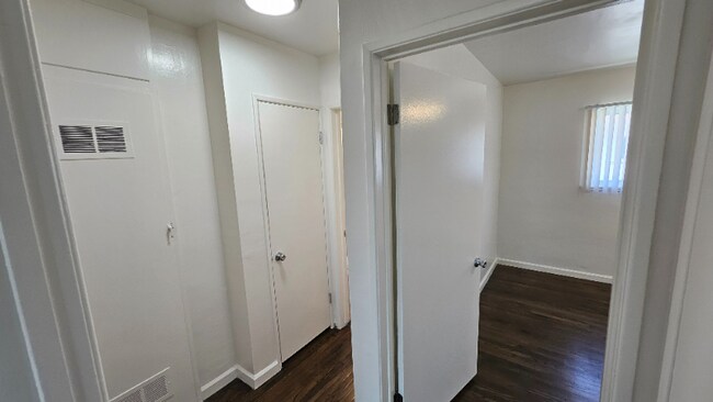 Building Photo - 3021 Carmona Ave