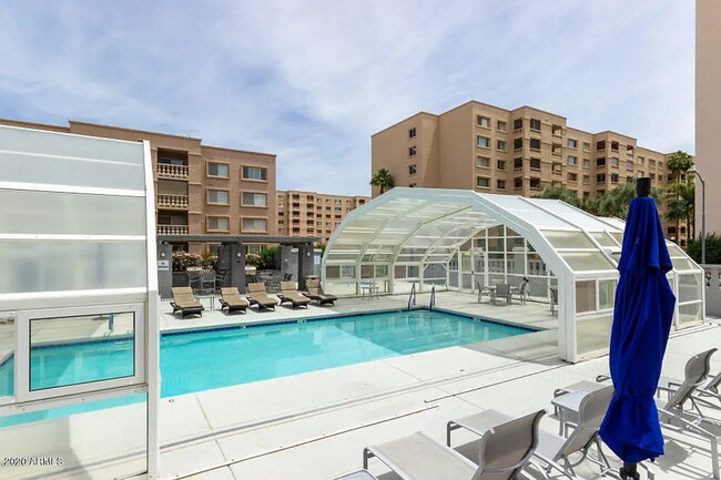 Building Photo - E Camelback