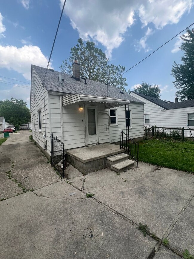 Building Photo - 24543 Valley Ave