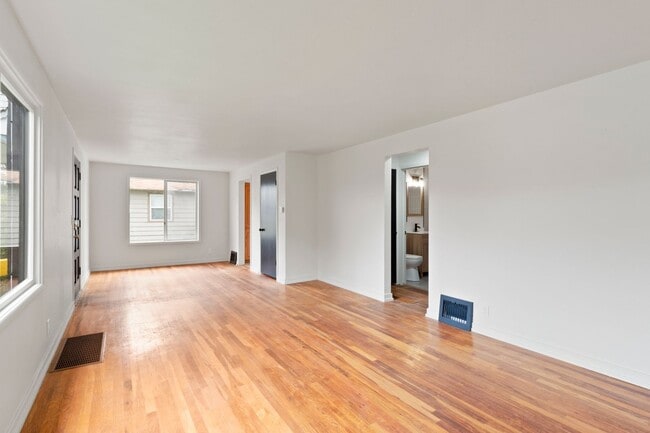 Building Photo - 2521 W Sanson Ave