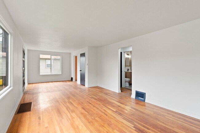 Building Photo - Remodeled 4 Bed 1 Bath Shadle home Move-in Ready
