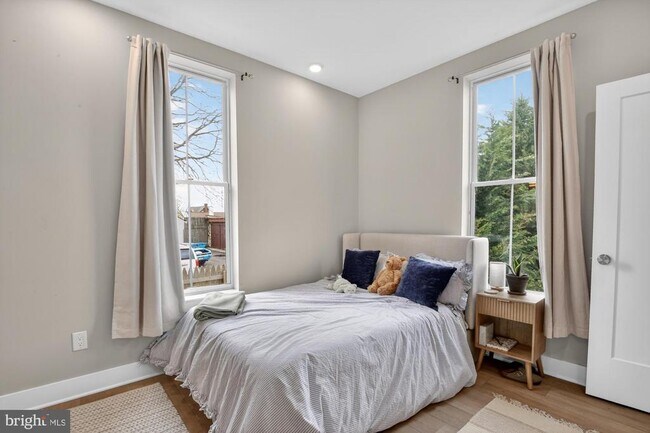 Building Photo - 6712 Ridge Ave