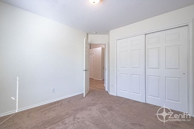 Building Photo - 516 NE 199th St