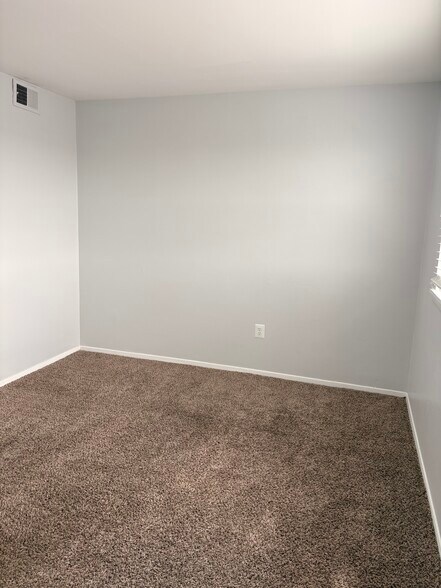 Building Photo - 3415 5th St SE