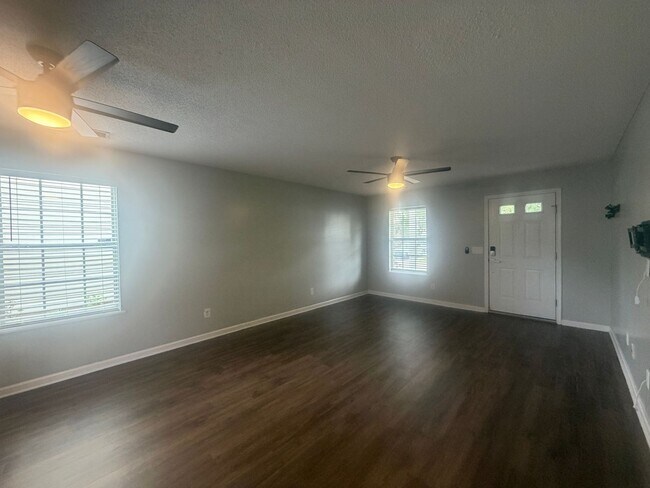 Building Photo - 1755 Polaris Dr