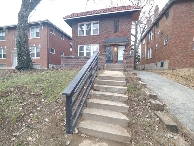 Building Photo - 1173 Moorlands Dr