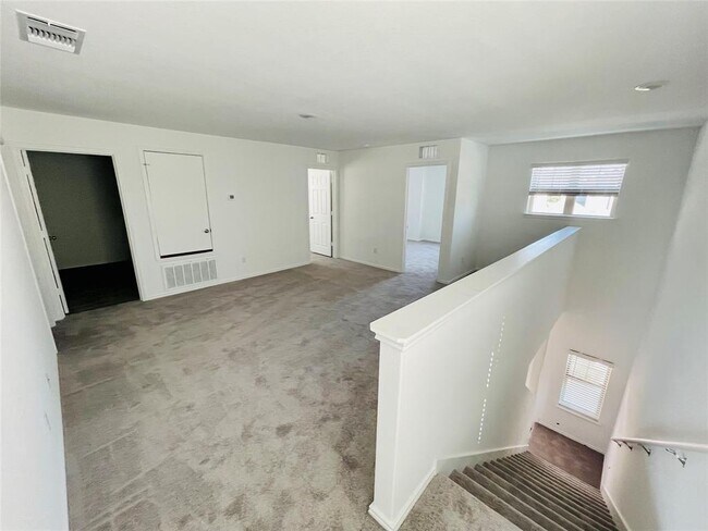 Building Photo - 125 Bennington Dr