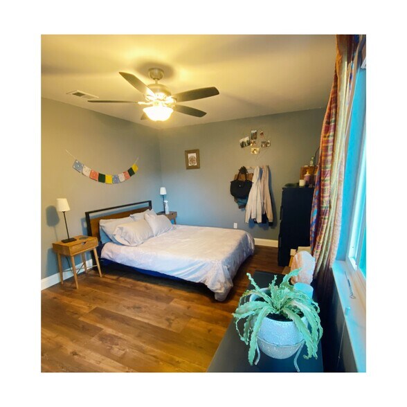 Bedroom, upstairs - 1222 Marionola Way