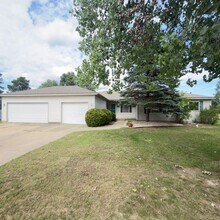 Building Photo - 4441 Hillrise Ct NE