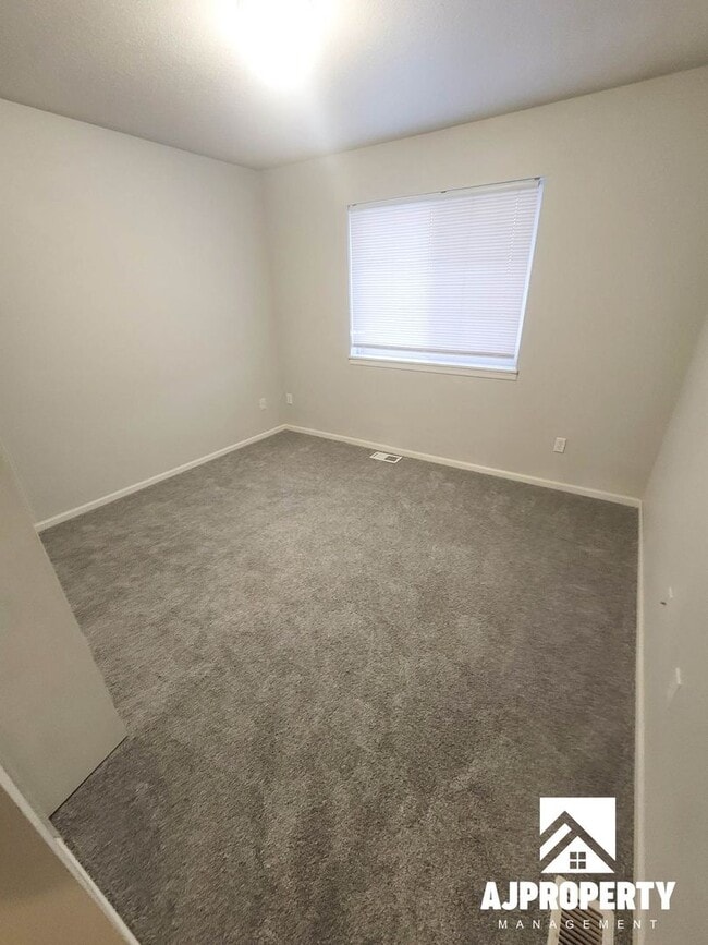 Building Photo - 4907 S Tennis Ln