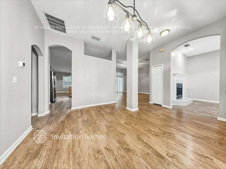 Building Photo - 14091 Summer Breeze Dr E