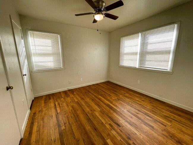 Building Photo - Spacious 3/1 Located Conveniently Close to Clapp Park & Texas Tech University!