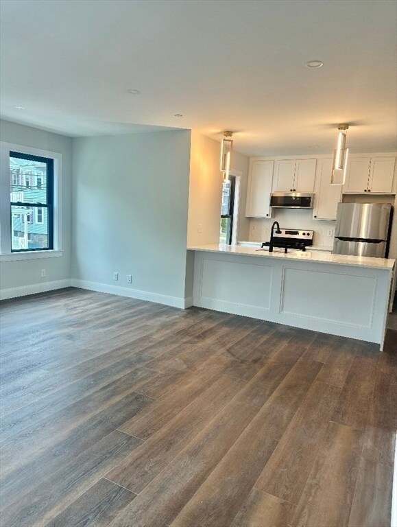 Building Photo - 35 Hunnewell Ave
