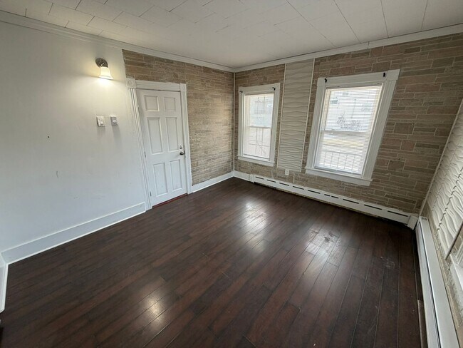 Building Photo - 45 Aspen St