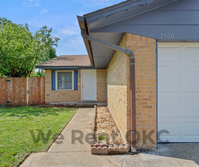 Building Photo - 7500 NW 113th Pl