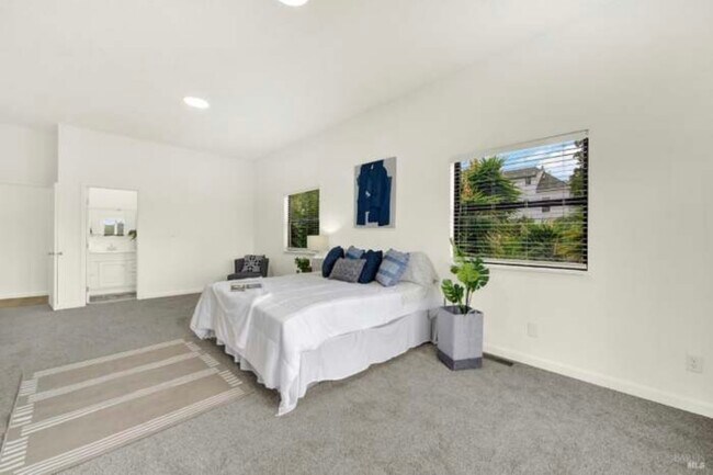 Building Photo - 324 Ohio St