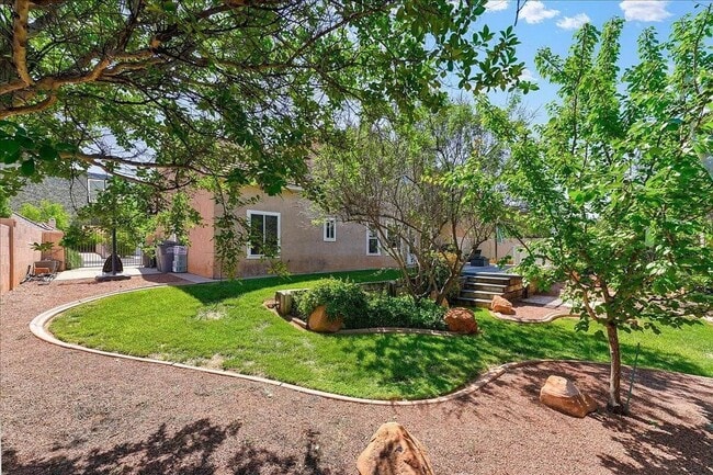 Building Photo - Expansive 5 Bedroom Home in St. George!