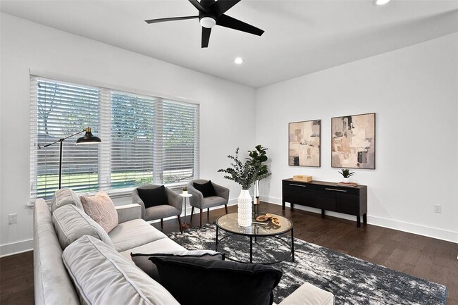 Building Photo - 7813 Mullen Dr