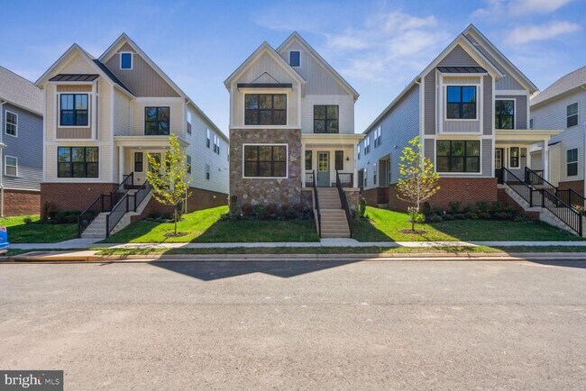 Building Photo - 23115 Glenwood Hts Cir