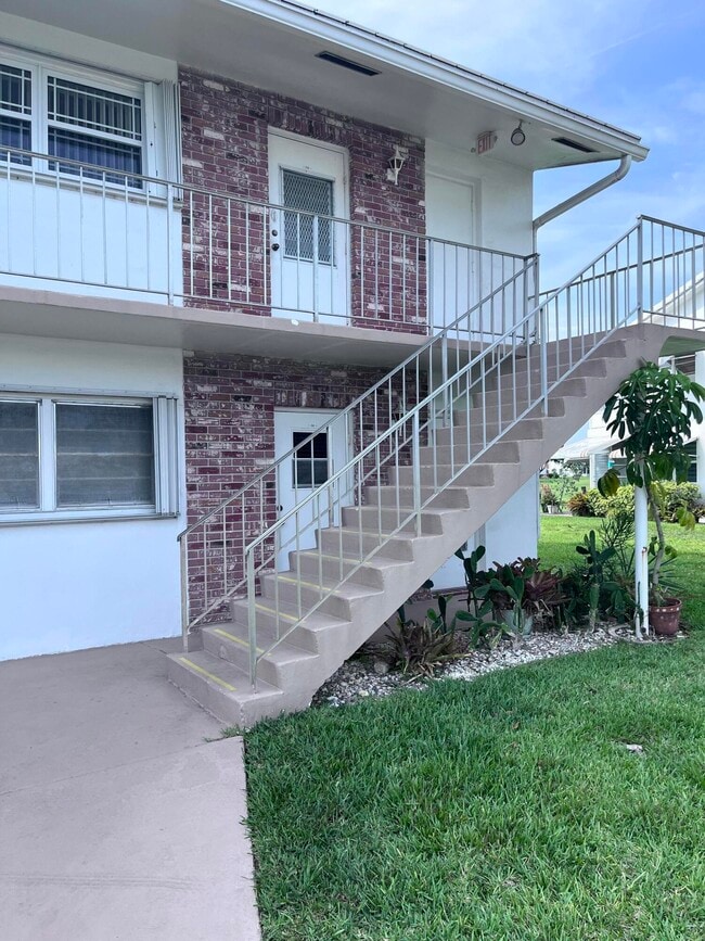 Building Photo - 251 S Golf Blvd