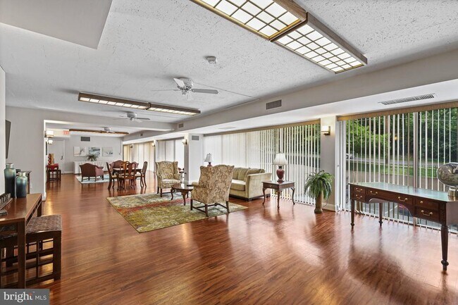 Building Photo - 1300 Army Navy Dr