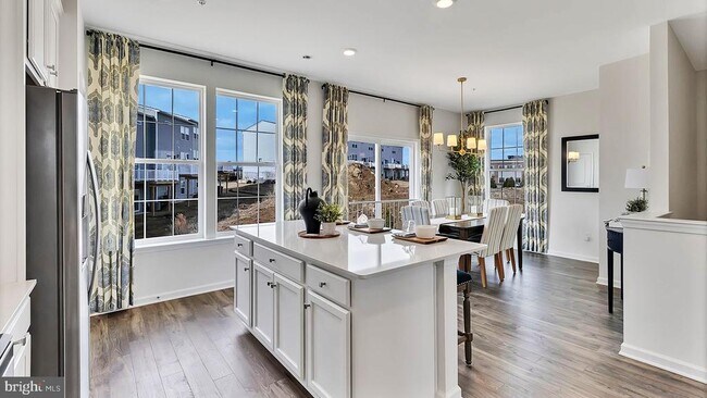 Building Photo - 1090 Meadowlark Dr