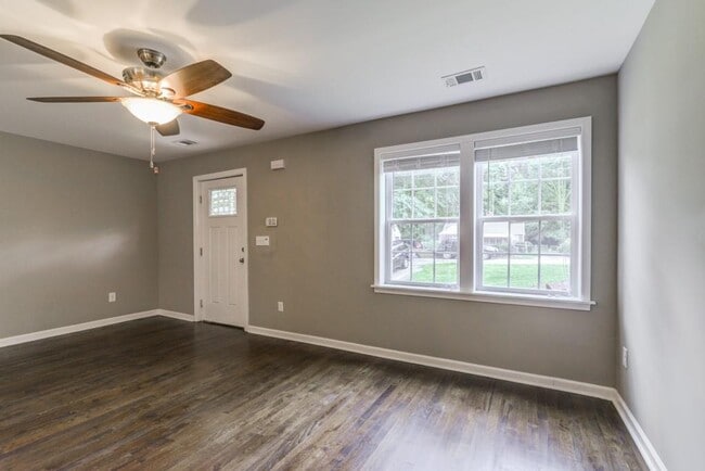 Building Photo - 567 Ashburton Ave