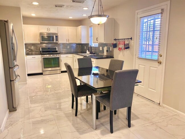 Building Photo - 738 Bridle Ridge Loop