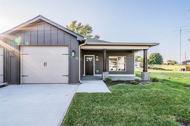 Primary Photo - 558 Providence Ct