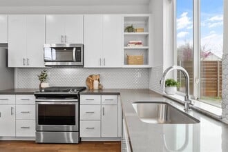 Building Photo - 3600 Clary Wy