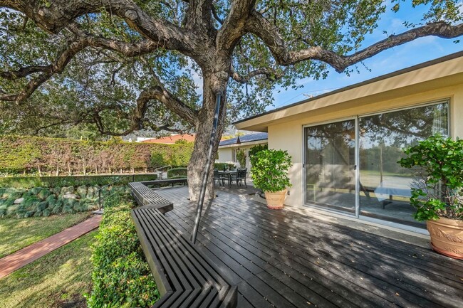 Building Photo - Mid-Century modern 3bd 2ba home located in...