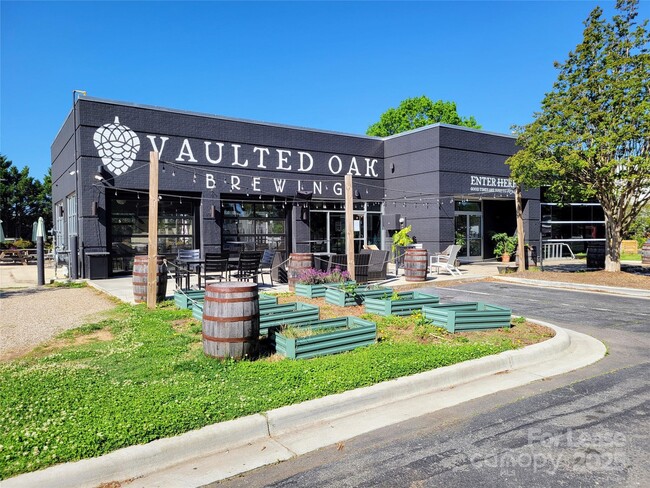 Building Photo - 5210 Kelly St