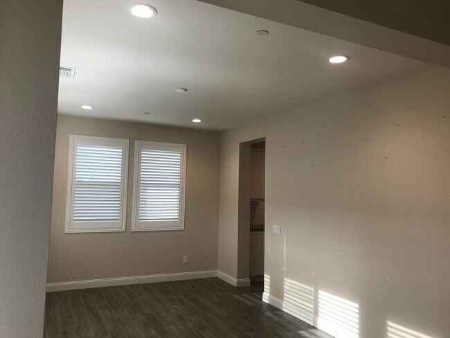 Building Photo - 458 S Saticoy Ave