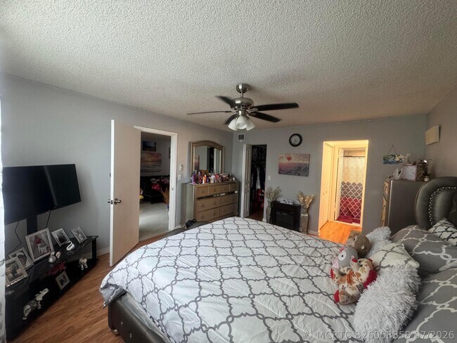 Building Photo - 6575 W Oakland Park Blvd